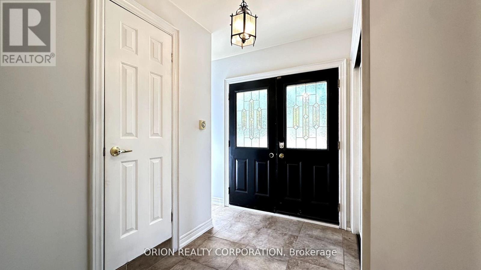 20 Holgate Street, Barrie, Ontario  L4N 2T5 - Photo 12 - S12715738