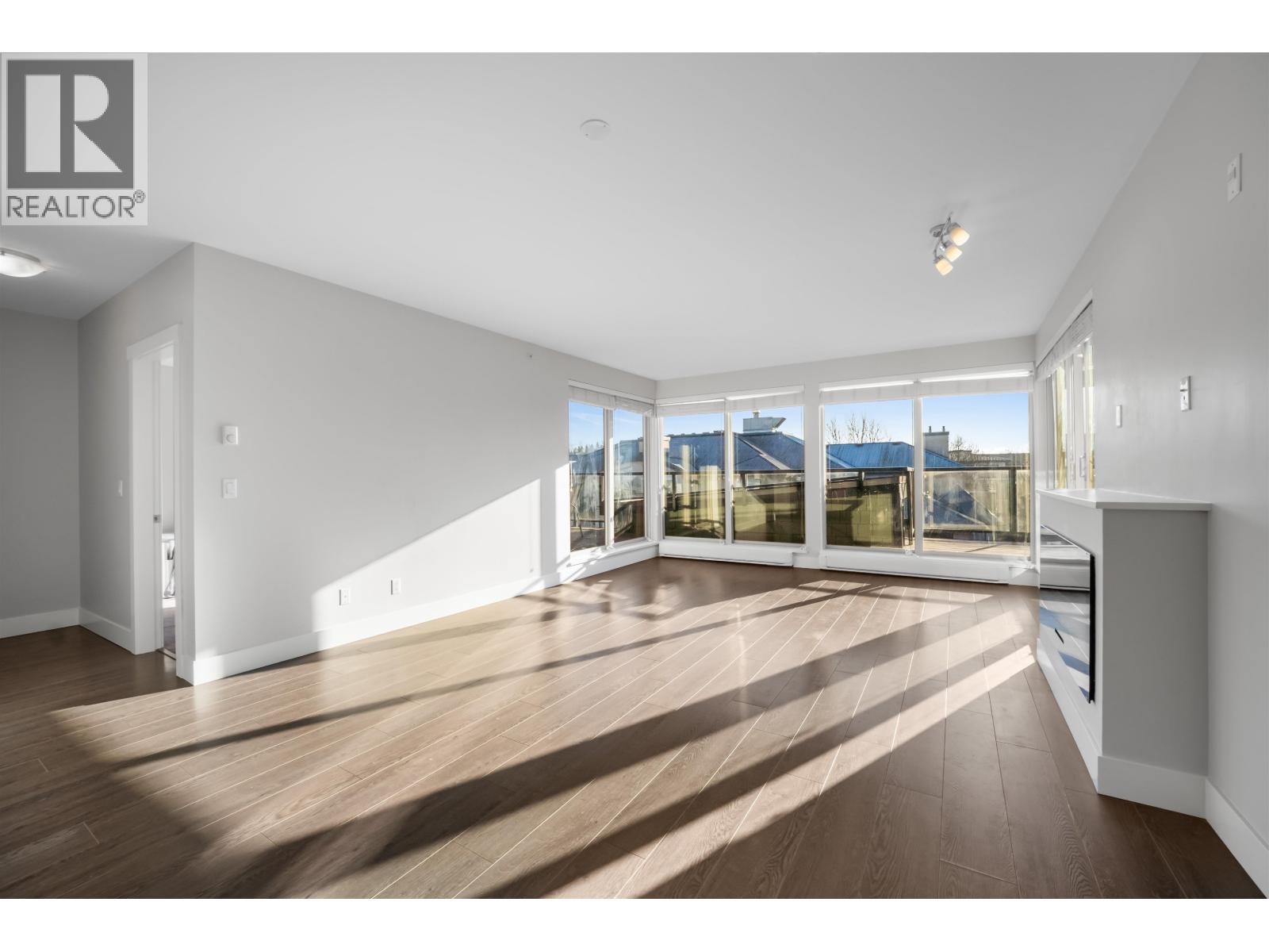 403 2460 Kelly Avenue, Port Coquitlam, British Columbia  V3C 0E3 - Photo 2 - R3081673