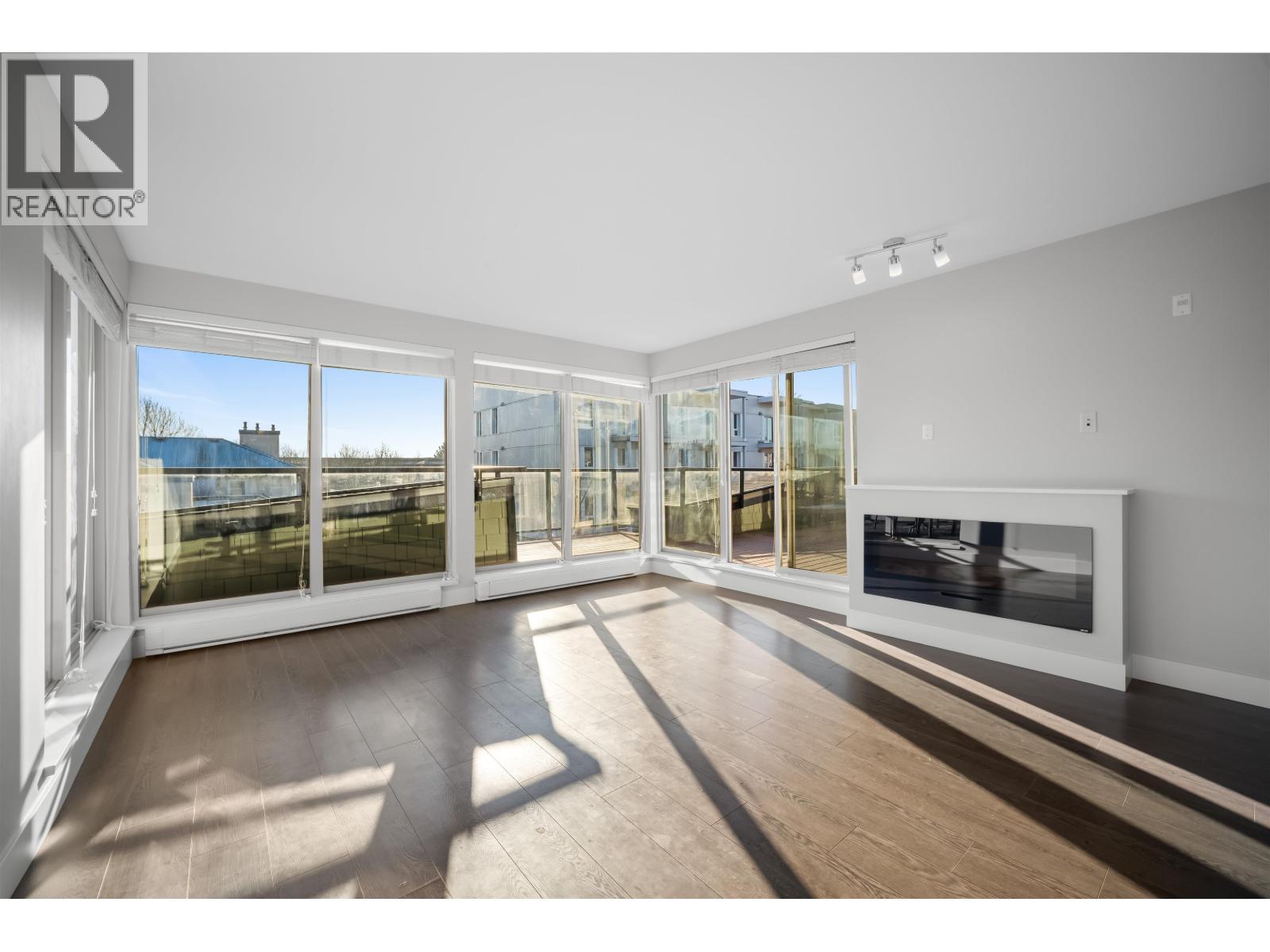 403 2460 Kelly Avenue, Port Coquitlam, British Columbia  V3C 0E3 - Photo 3 - R3081673