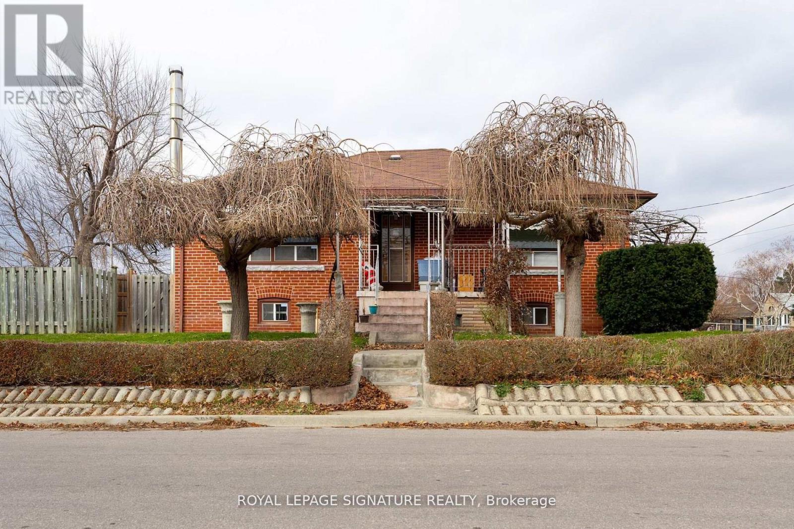Bsmt - 2 Clevedon Street, Toronto, Ontario  M3M 1M4 - Photo 2 - W12715706
