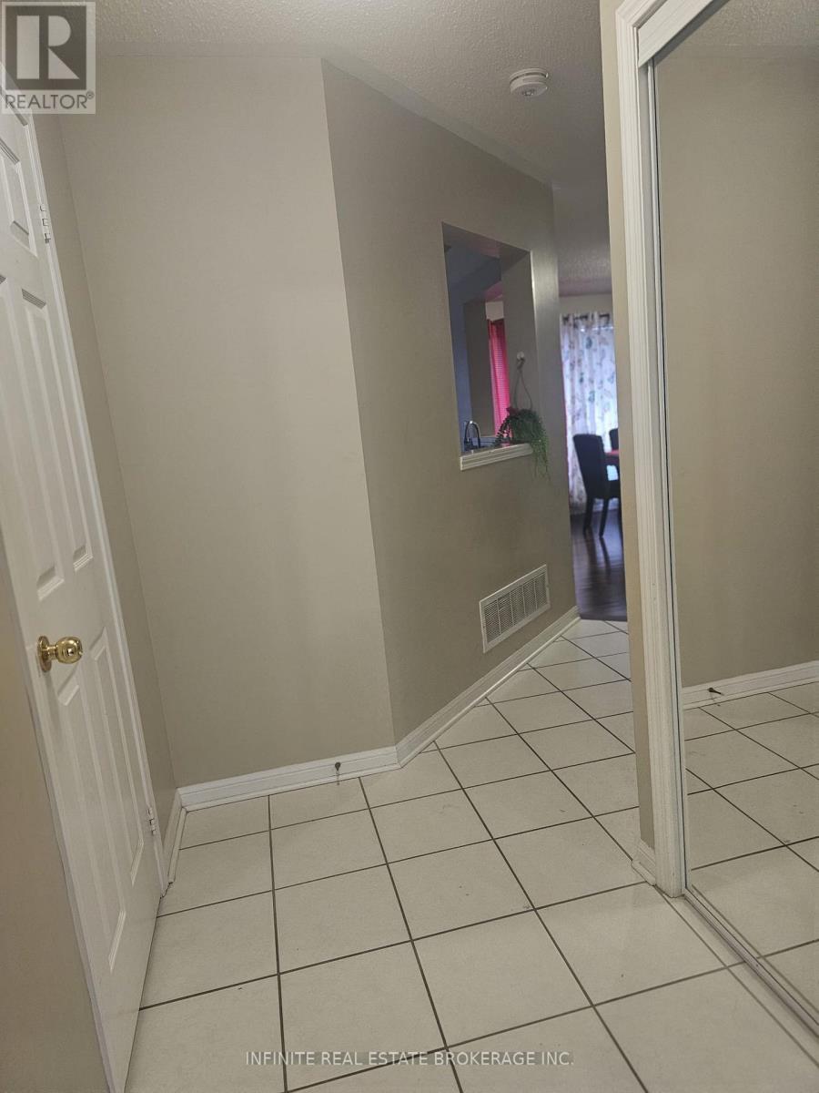 838 Gazley Circle, Milton, Ontario  L9T 6L6 - Photo 8 - W12689926