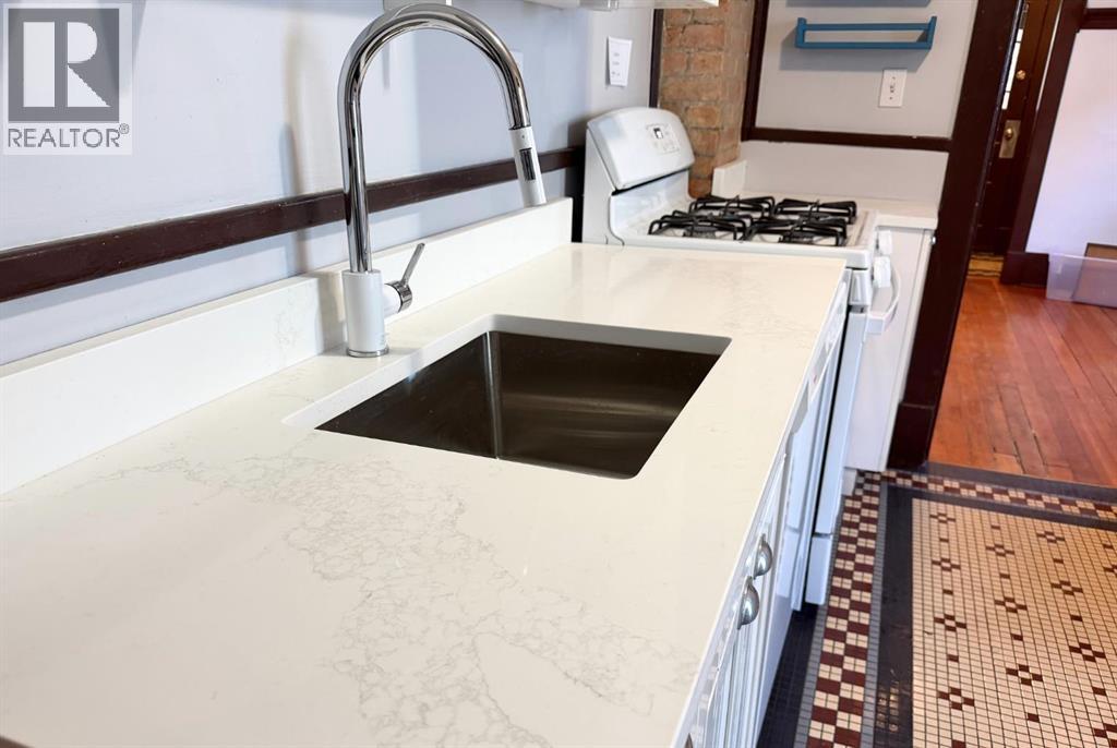 216 9 Street Ne, Calgary, Alberta  T2E 4K1 - Photo 7 - A2280468