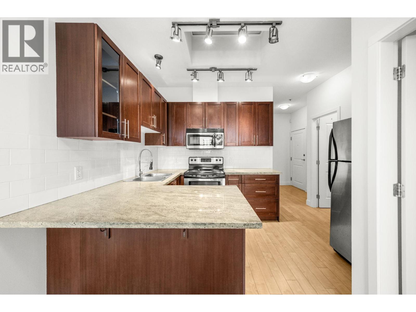 Ph8 688 E 17th Avenue, Vancouver, British Columbia  V5V 0A8 - Photo 10 - R3081651