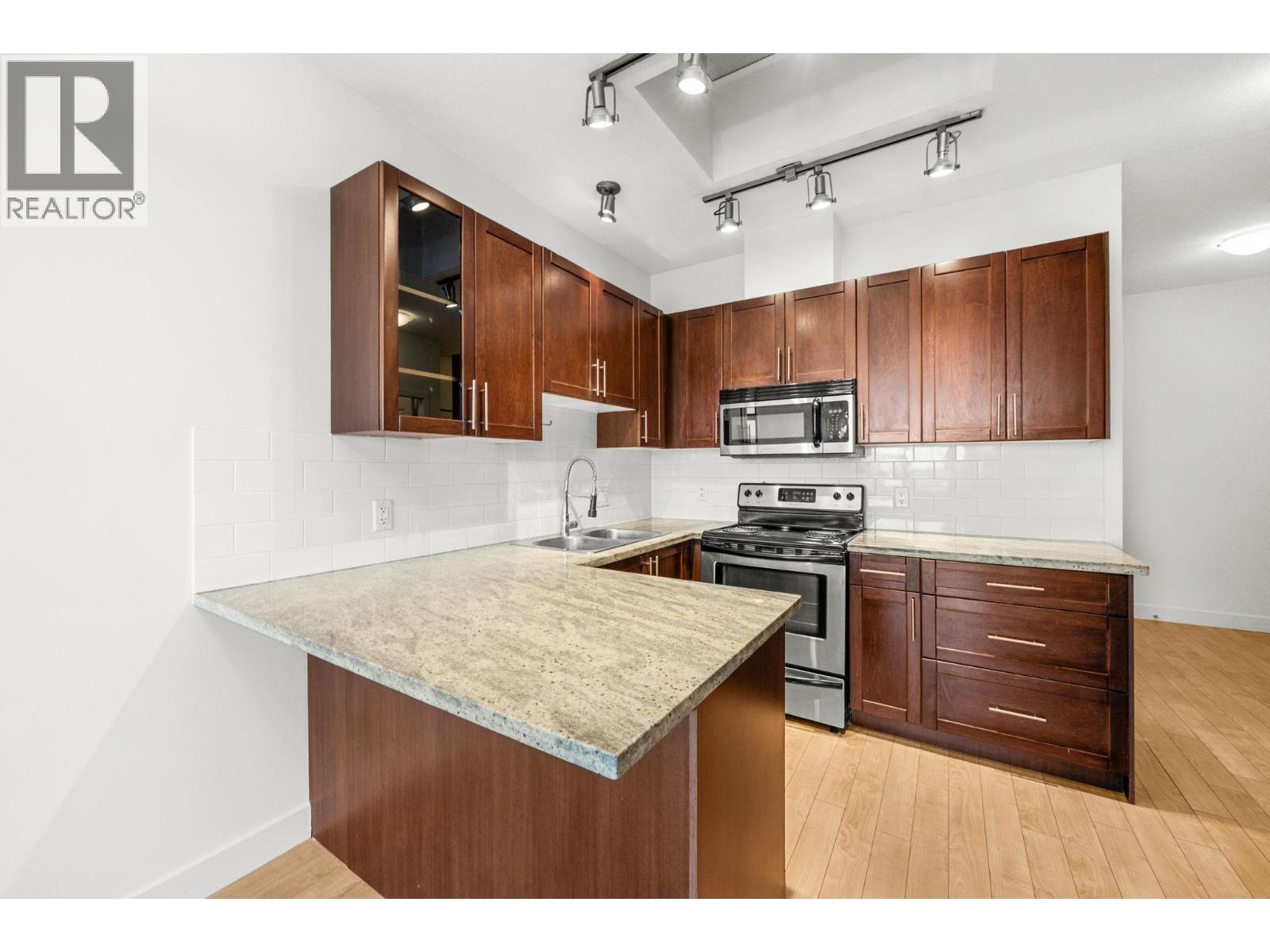 Ph8 688 E 17th Avenue, Vancouver, British Columbia  V5V 0A8 - Photo 8 - R3081651