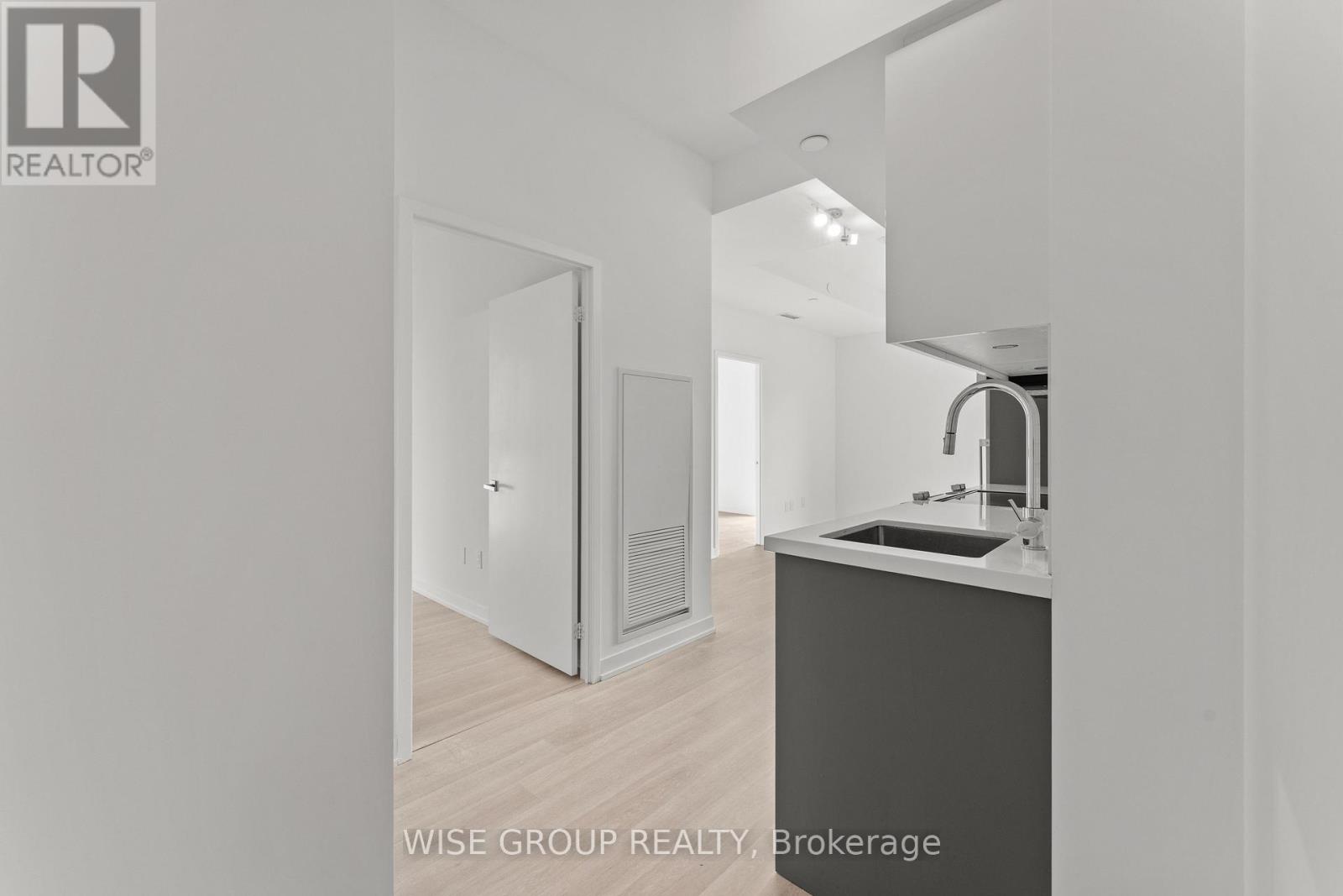 1116 - 500 Wilson Avenue, Toronto, Ontario  M3H 0E5 - Photo 4 - C12715786