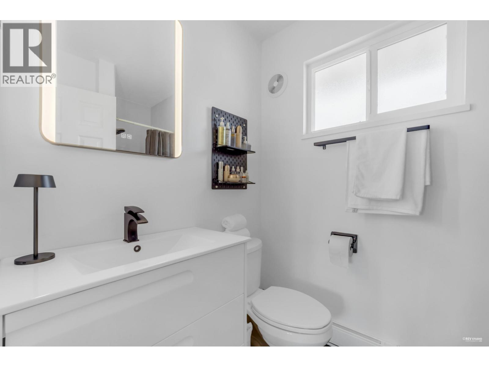 642 Lost Lake Drive, Coquitlam, British Columbia  V3C 5G3 - Photo 14 - R3081706