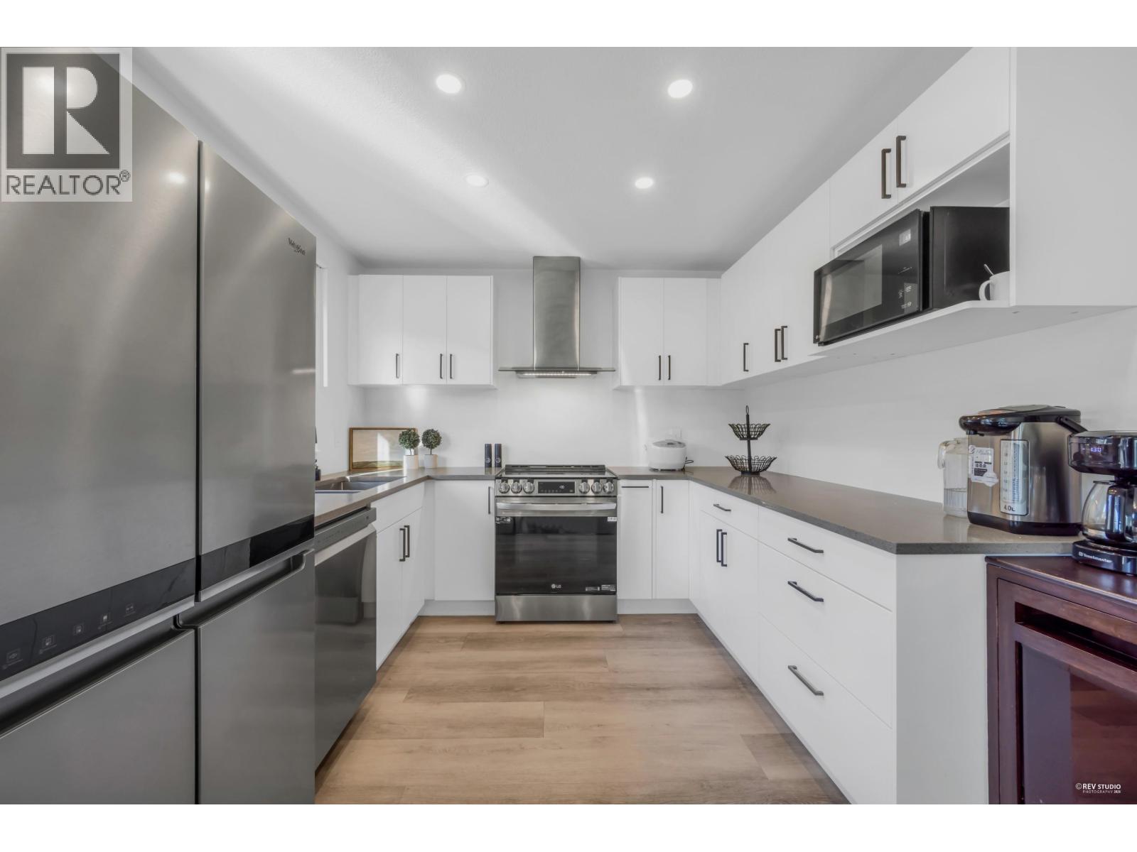 642 Lost Lake Drive, Coquitlam, British Columbia  V3C 5G3 - Photo 10 - R3081706