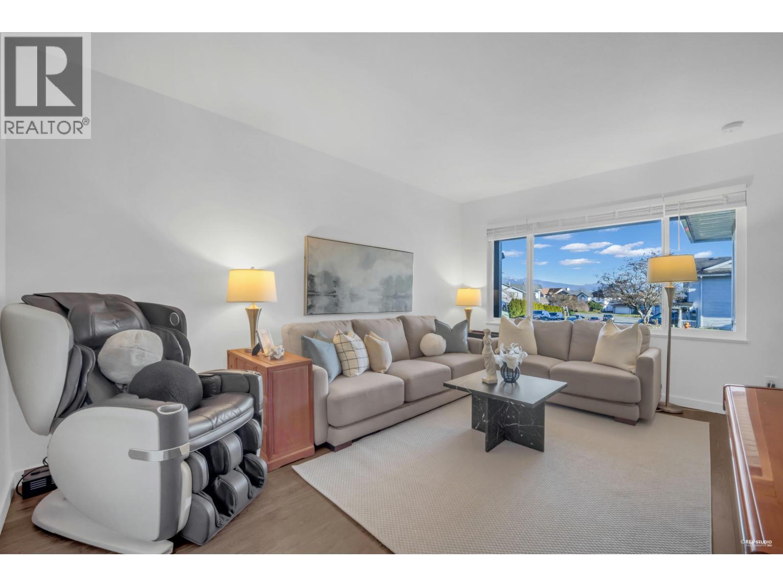 642 Lost Lake Drive, Coquitlam, British Columbia  V3C 5G3 - Photo 4 - R3081706