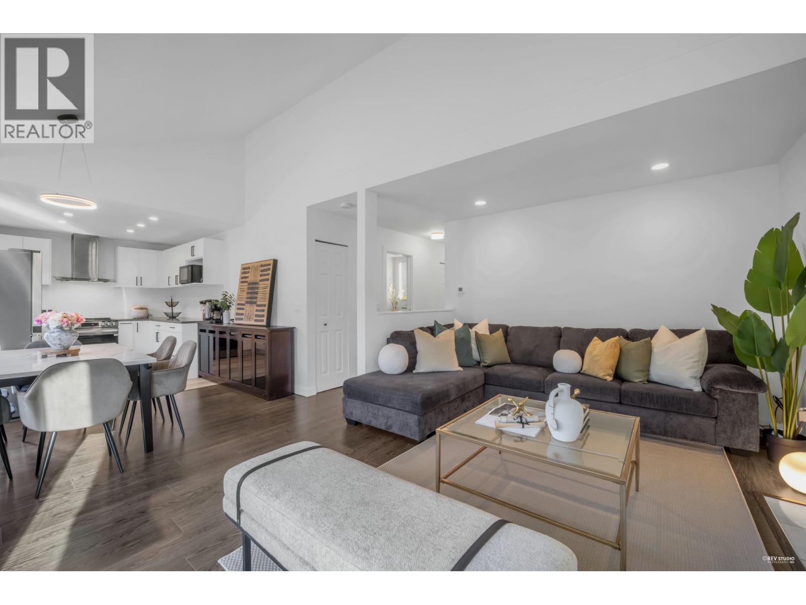 642 Lost Lake Drive, Coquitlam, British Columbia  V3C 5G3 - Photo 6 - R3081706