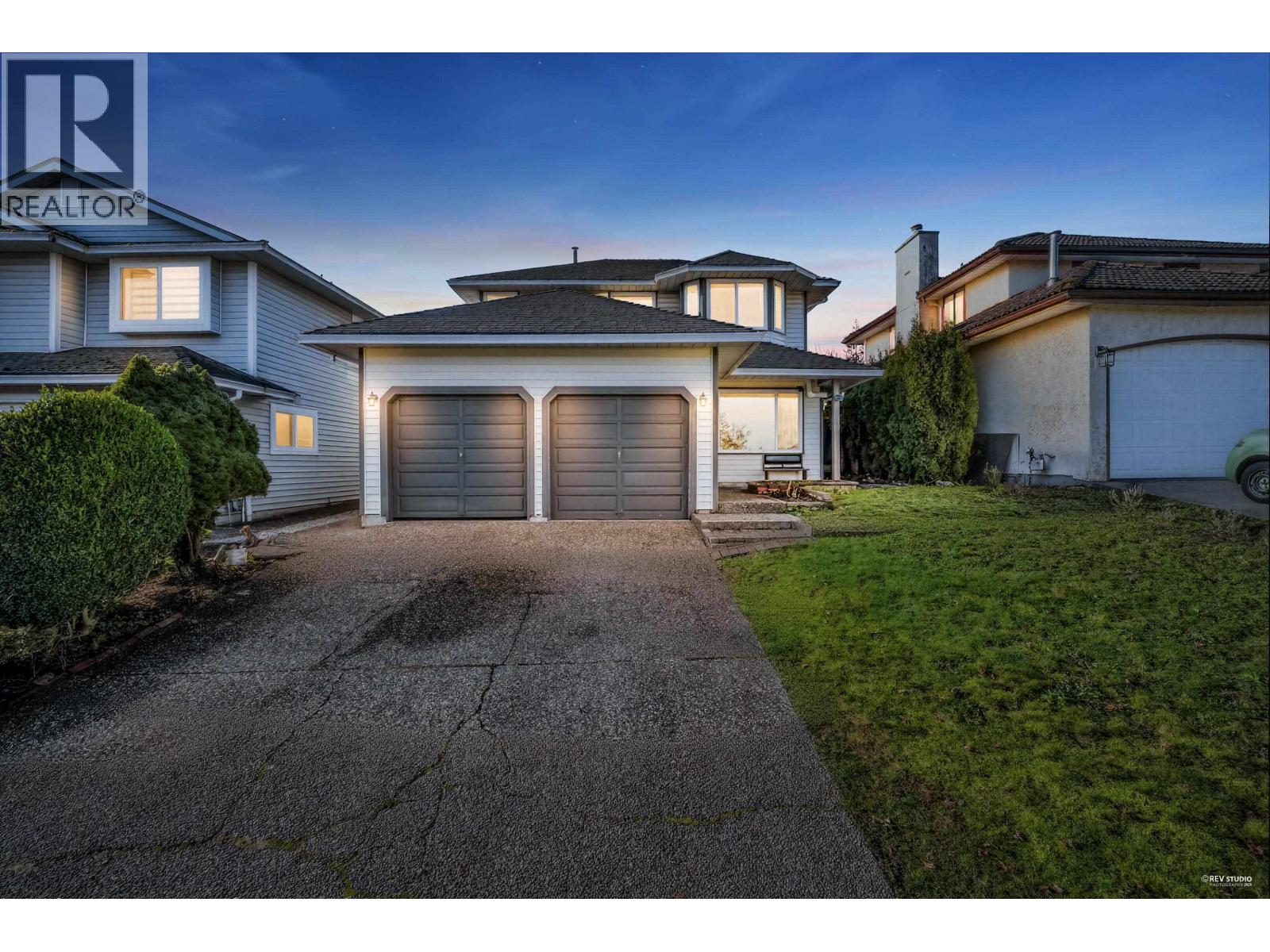 642 Lost Lake Drive, Coquitlam, British Columbia  V3C 5G3 - Photo 2 - R3081706