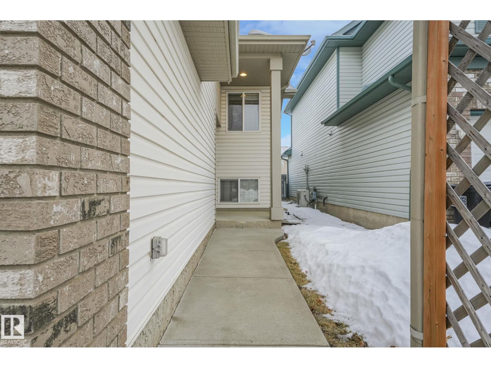 116 Castle Dr Nw, Edmonton, Alberta  T5X 6J1 - Photo 3 - E4470616