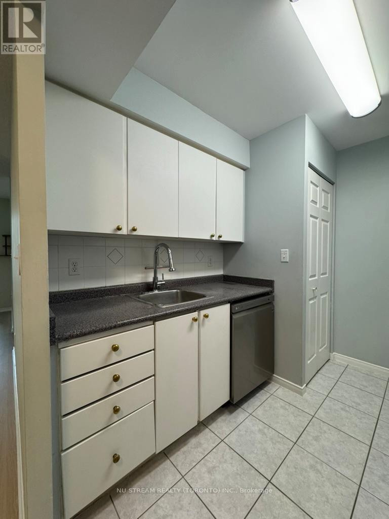 1905 - 3 Pemberton Avenue, Toronto, Ontario  M2M 4M1 - Photo 9 - C12715796