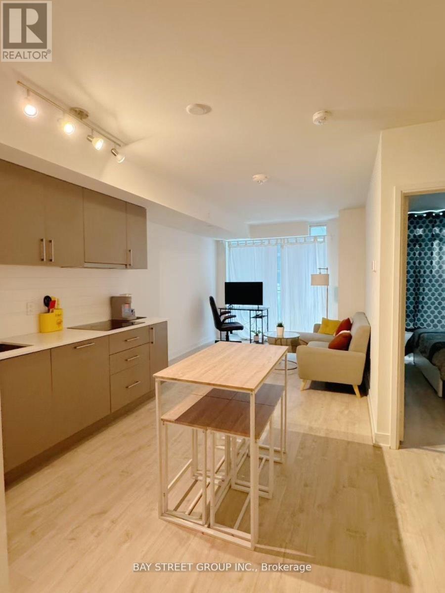 720w - 27 Bathurst Street, Toronto, Ontario  M5V 2P1 - Photo 2 - C12715804