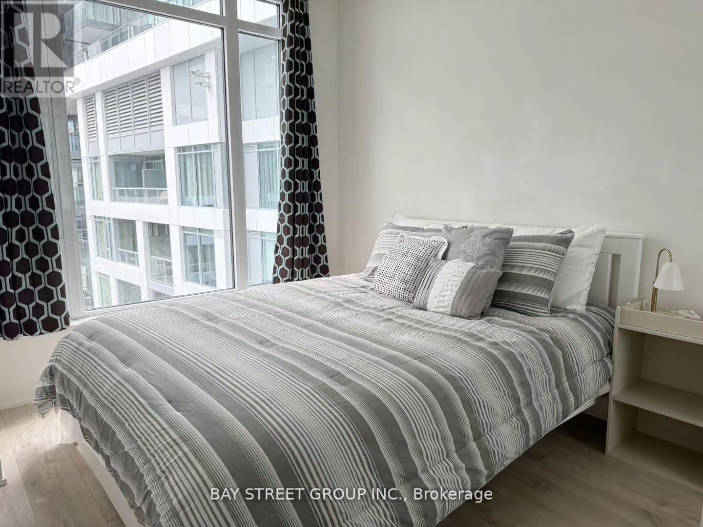 720w - 27 Bathurst Street, Toronto, Ontario  M5V 2P1 - Photo 3 - C12715804