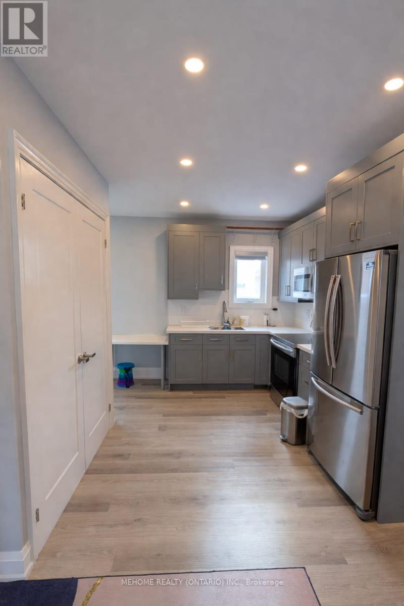 Coach - 15 Bellcroft Lane, Markham, Ontario  L6B 0N7 - Photo 2 - N12715794