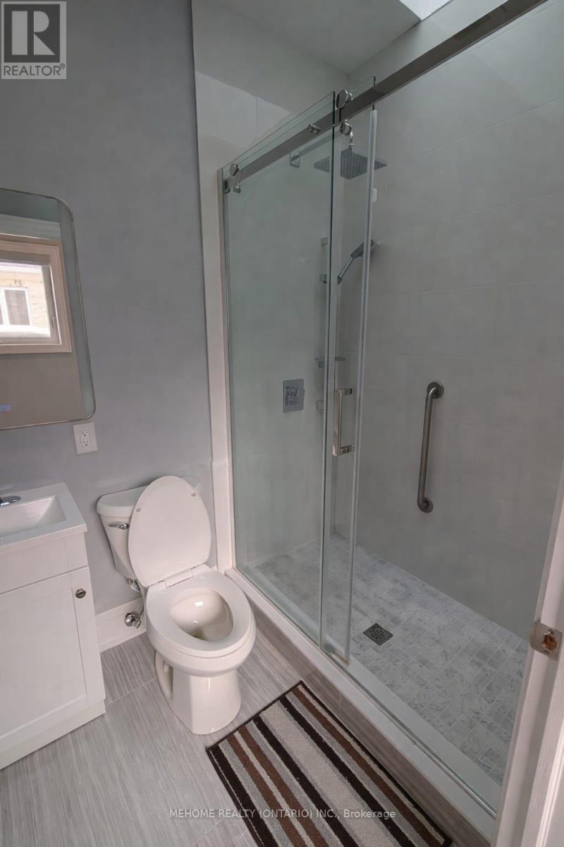 Coach - 15 Bellcroft Lane, Markham, Ontario  L6B 0N7 - Photo 5 - N12715794