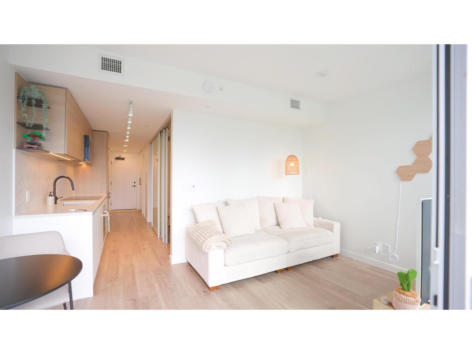 1409 13428 105 Avenue, Surrey, British Columbia  V3T 0S6 - Photo 1 - R3077489