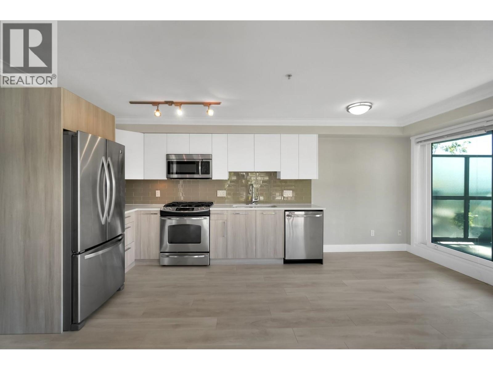 309 857 W 15th Street, North Vancouver, British Columbia  V7P 1M5 - Photo 12 - R3062002