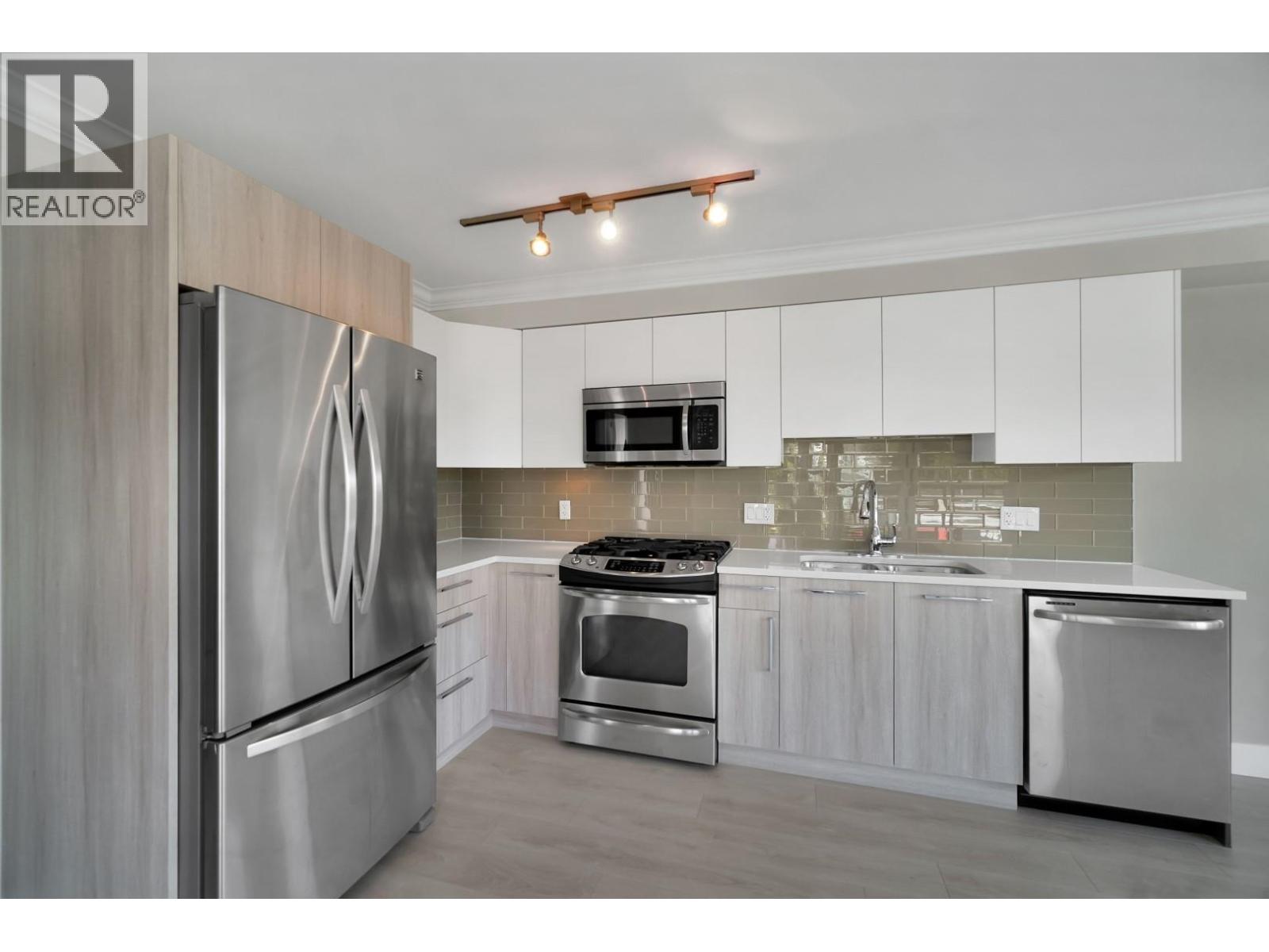 309 857 W 15th Street, North Vancouver, British Columbia  V7P 1M5 - Photo 10 - R3062002