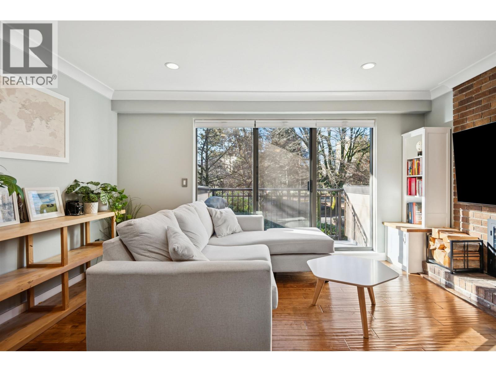 202 1157 Nelson Street, Vancouver, British Columbia  V6E 1J3 - Photo 2 - R3081353