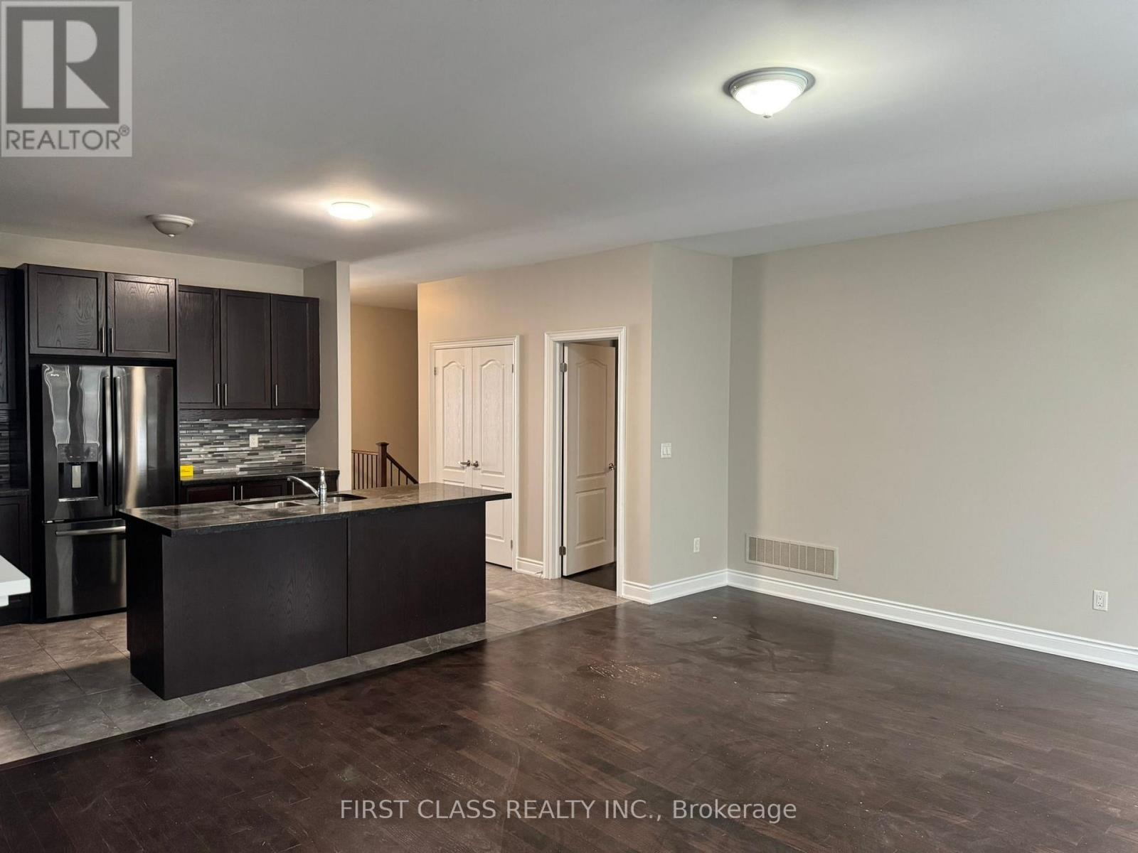 9 Washburn Path, Clarington, Ontario  L1E 0J7 - Photo 3 - E12715836