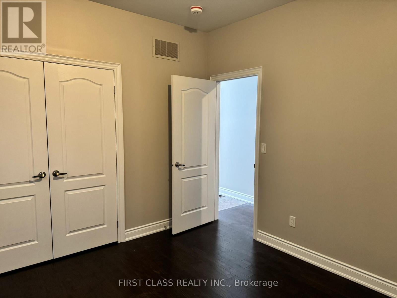 9 Washburn Path, Clarington, Ontario  L1E 0J7 - Photo 4 - E12715836