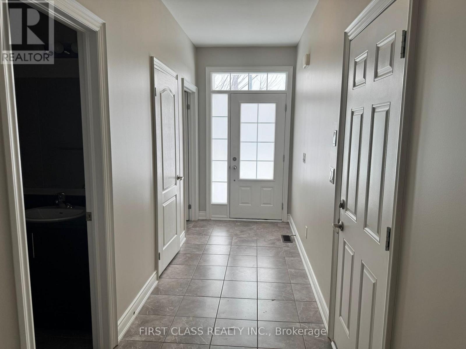 9 Washburn Path, Clarington, Ontario  L1E 0J7 - Photo 7 - E12715836