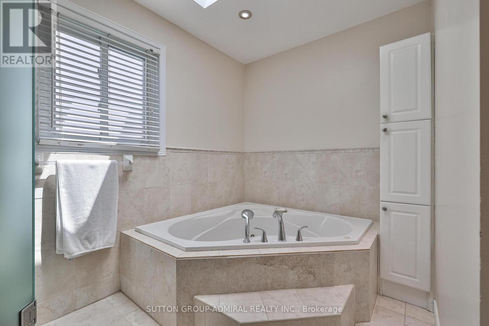 19 Bevshire Circle, Vaughan, Ontario  L4J 5B3 - Photo 29 - N12715820