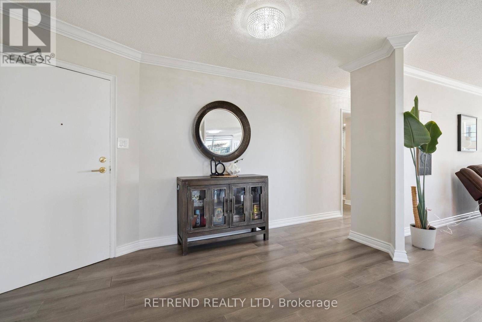 826 - 32 Clarissa Drive, Richmond Hill, Ontario  L4C 9R7 - Photo 3 - N12715832