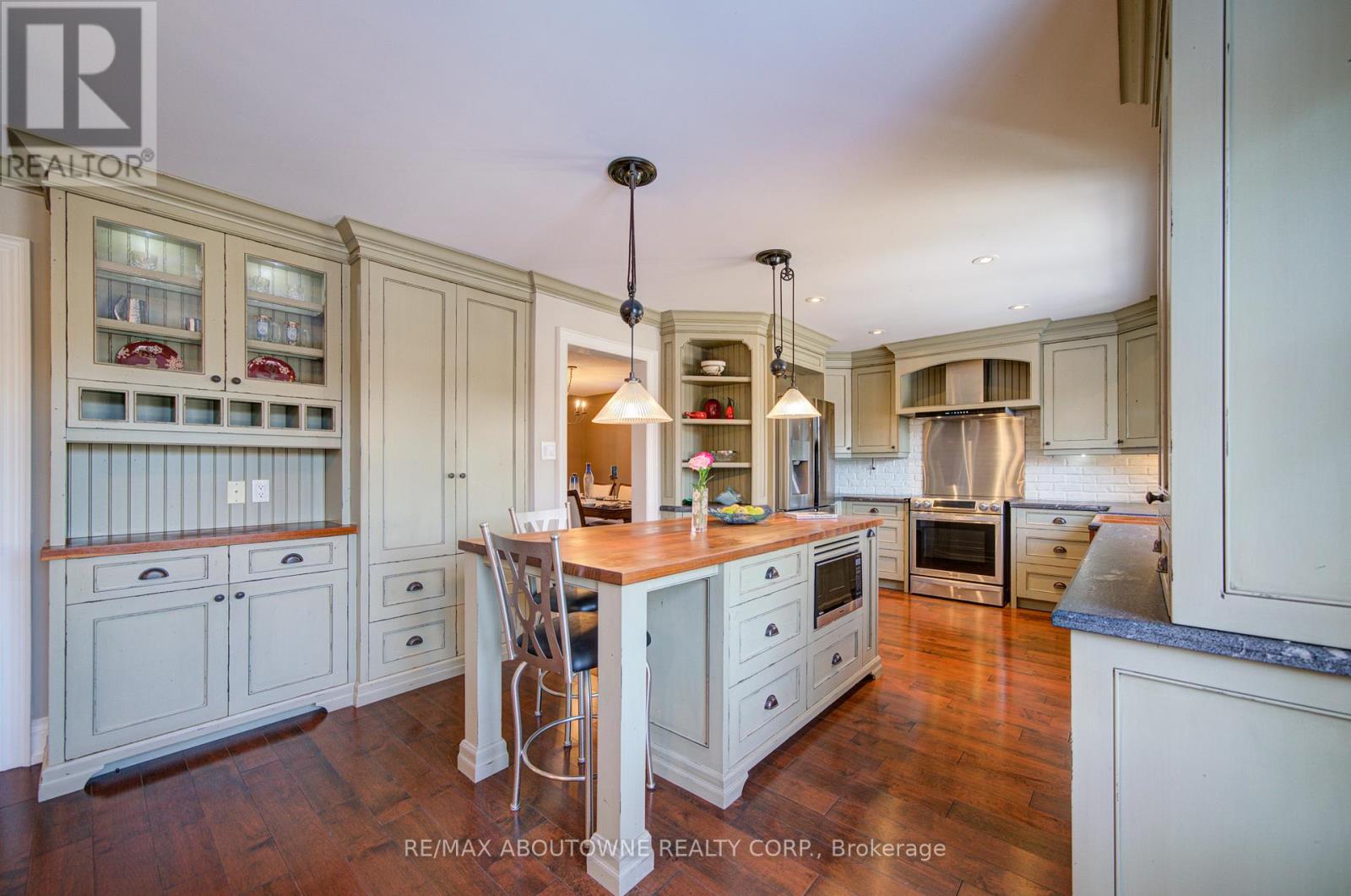 2193 Meadowland Drive, Oakville, Ontario  L6H 6H2 - Photo 17 - W12715816