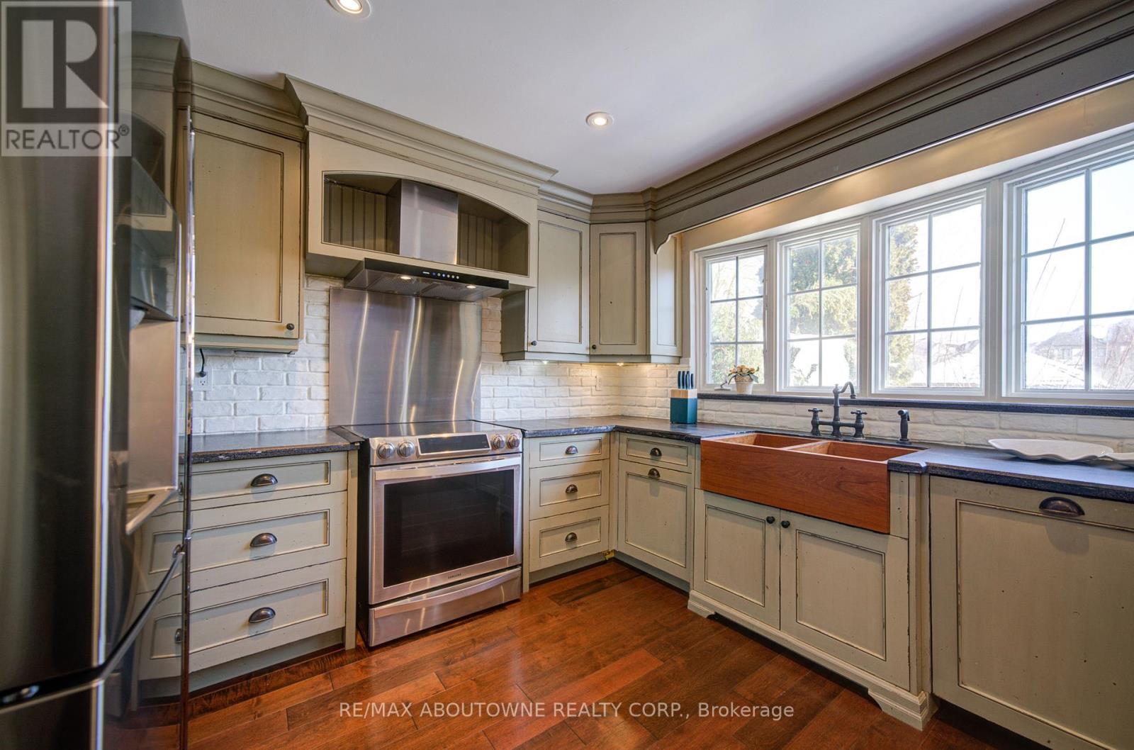 2193 Meadowland Drive, Oakville, Ontario  L6H 6H2 - Photo 18 - W12715816