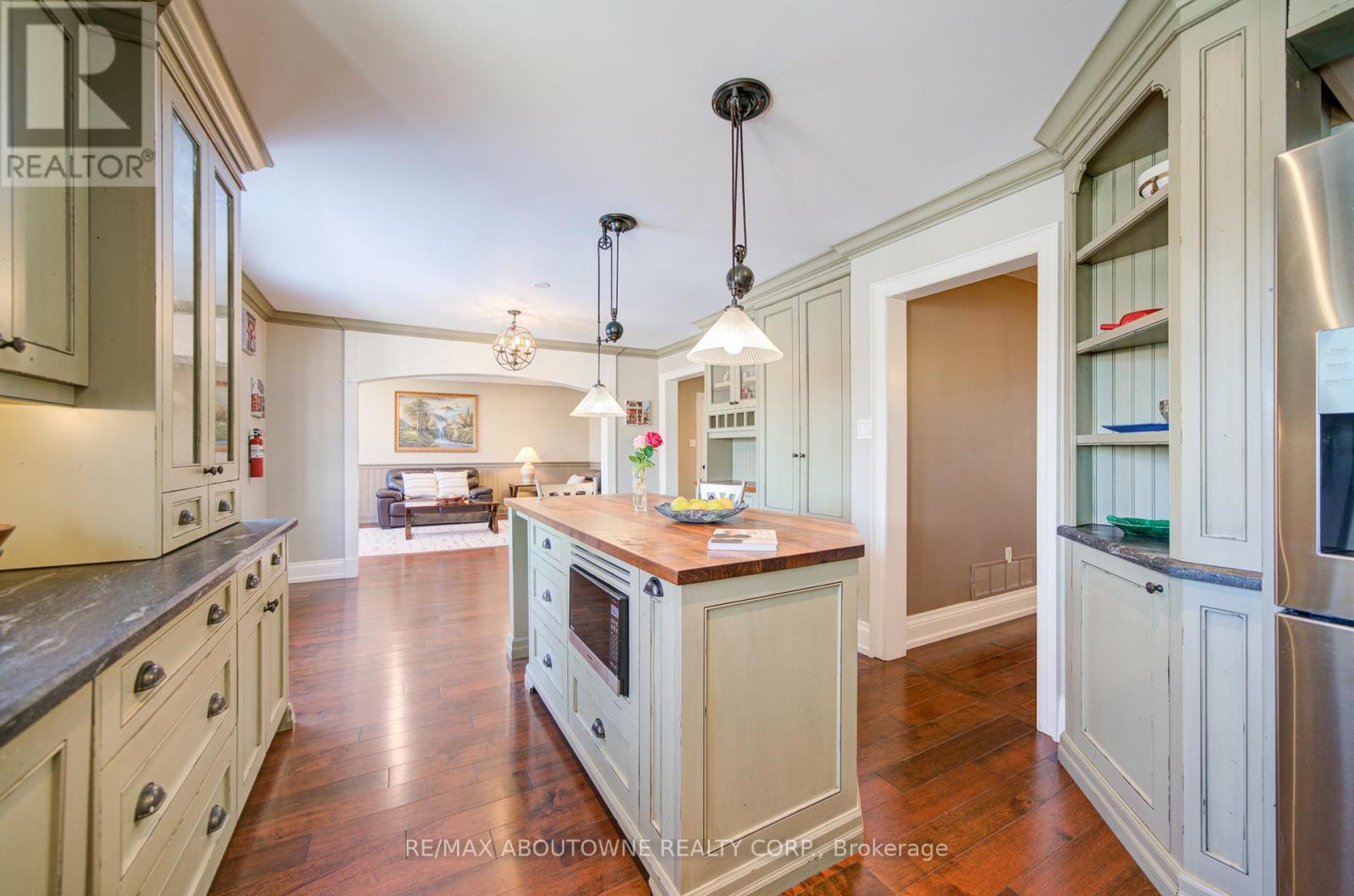 2193 Meadowland Drive, Oakville, Ontario  L6H 6H2 - Photo 19 - W12715816