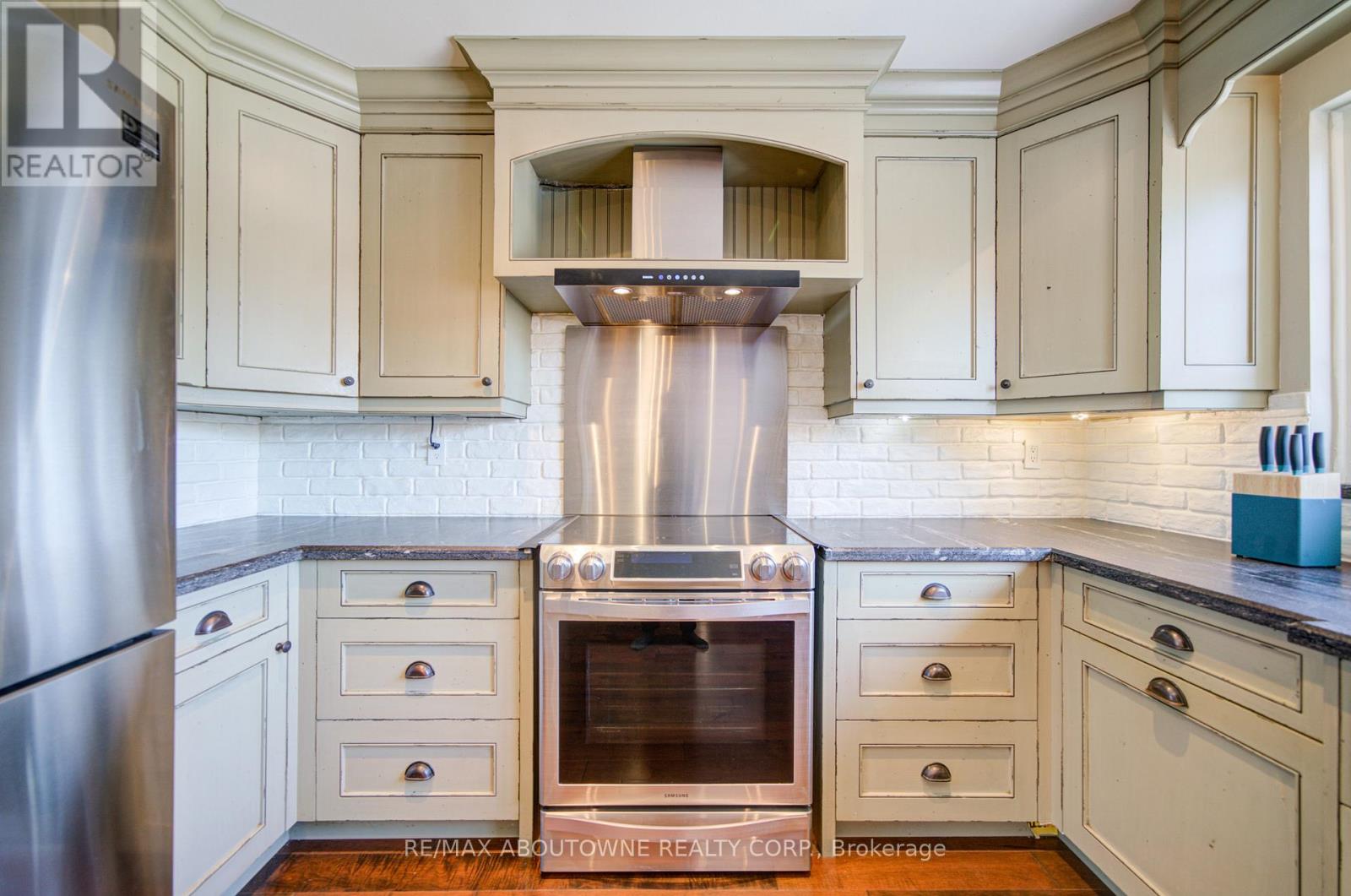 2193 Meadowland Drive, Oakville, Ontario  L6H 6H2 - Photo 20 - W12715816