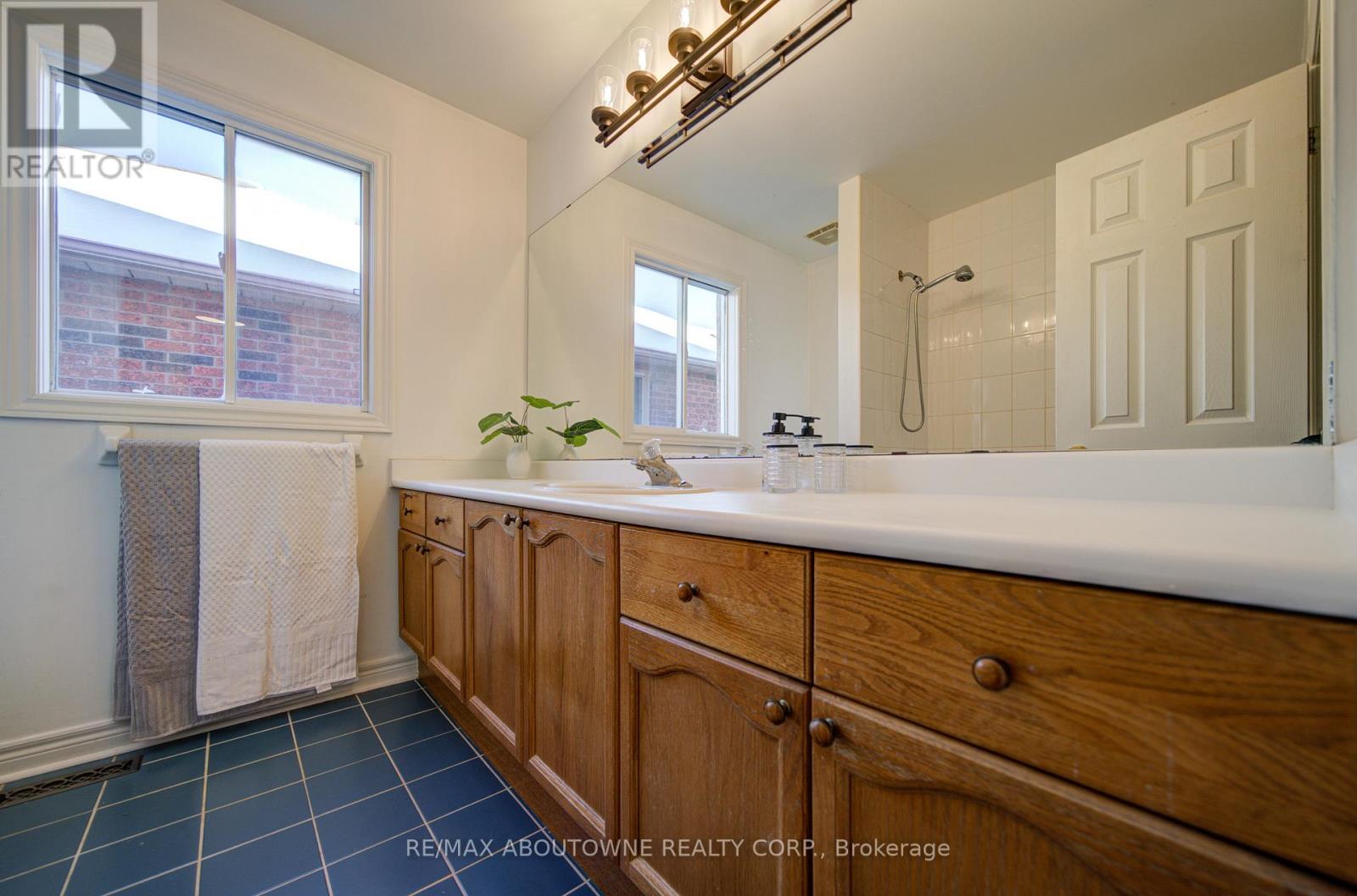 2193 Meadowland Drive, Oakville, Ontario  L6H 6H2 - Photo 41 - W12715816