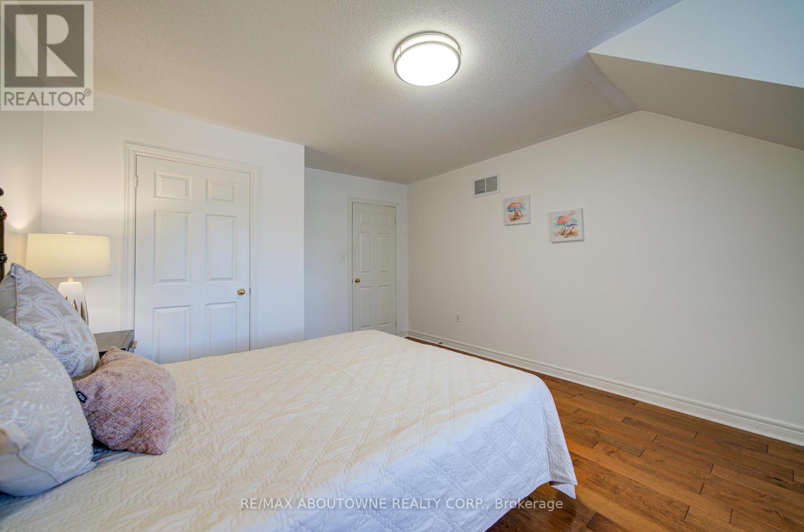 2193 Meadowland Drive, Oakville, Ontario  L6H 6H2 - Photo 45 - W12715816