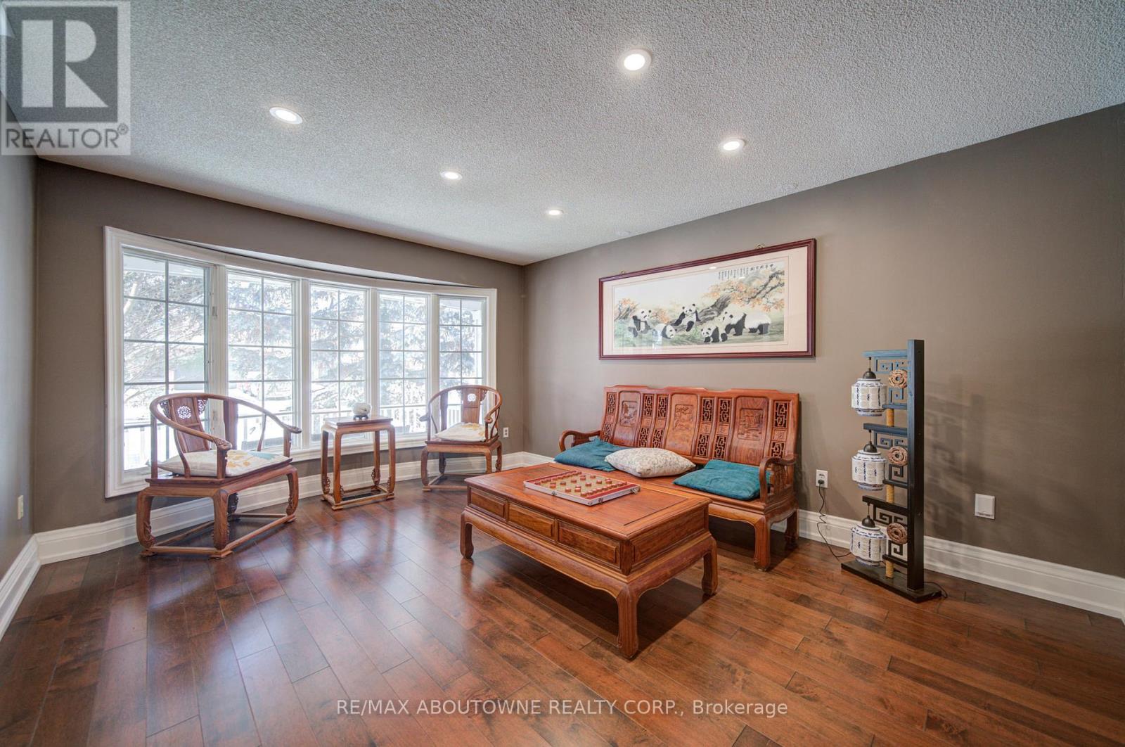 2193 Meadowland Drive, Oakville, Ontario  L6H 6H2 - Photo 9 - W12715816