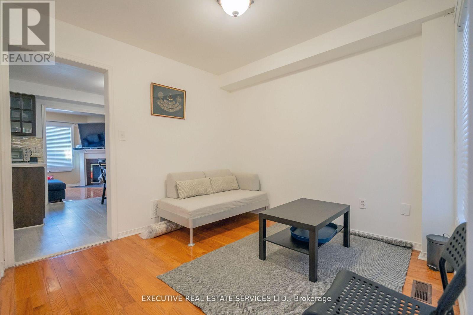 3873 Densbury Drive, Mississauga, Ontario  L5N 6Y9 - Photo 11 - W12715848