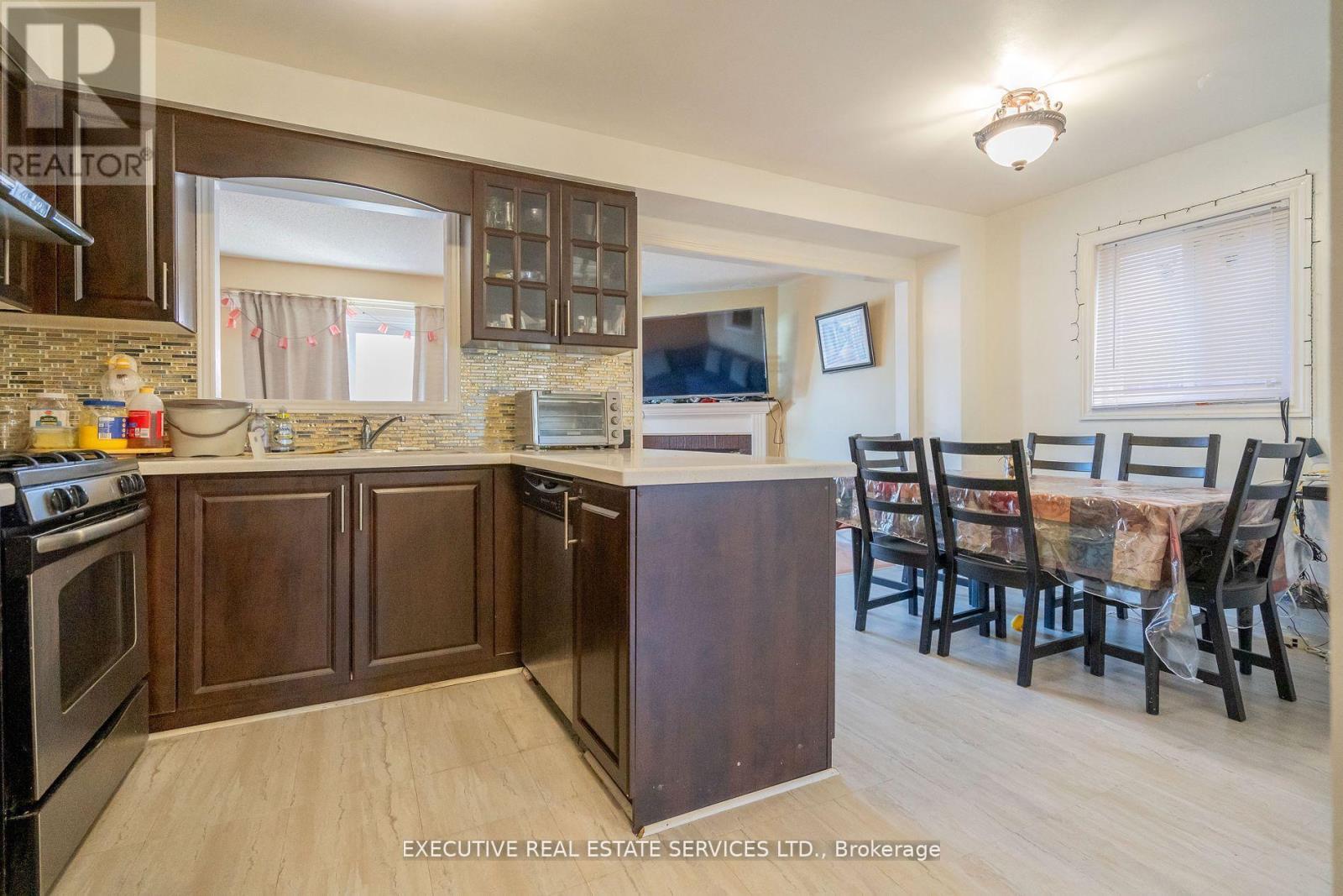 3873 Densbury Drive, Mississauga, Ontario  L5N 6Y9 - Photo 15 - W12715848