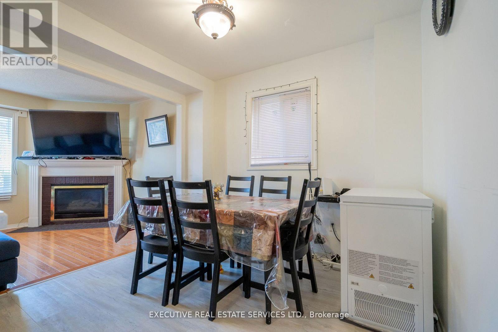 3873 Densbury Drive, Mississauga, Ontario  L5N 6Y9 - Photo 16 - W12715848