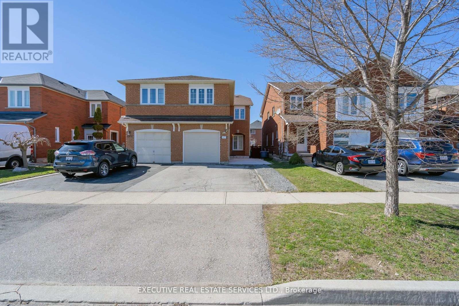 3873 Densbury Drive, Mississauga, Ontario  L5N 6Y9 - Photo 3 - W12715848