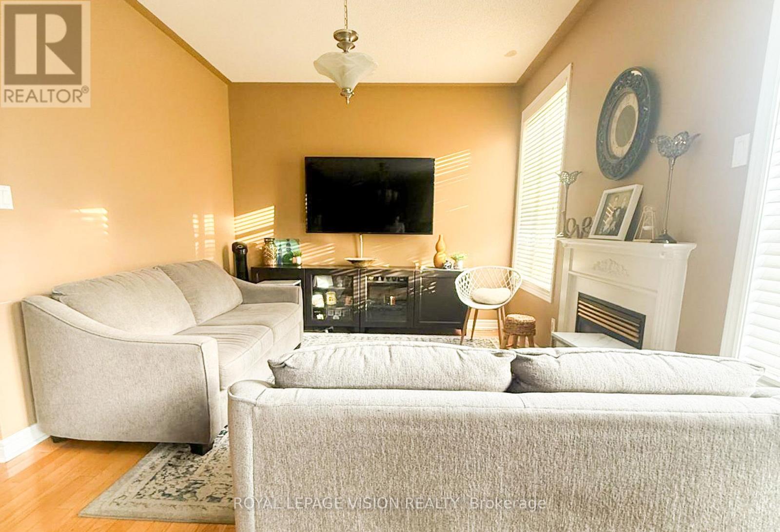 320 Mountainash Road, Brampton, Ontario  L6R 3K6 - Photo 6 - W12715854