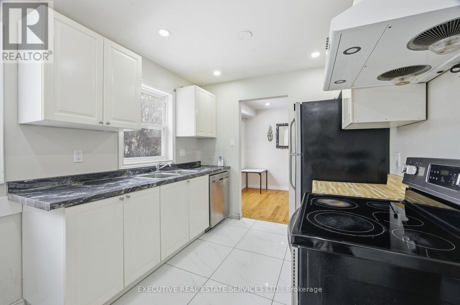 69 Lorraine Crescent, Brampton, Ontario  L6S 2R6 - Photo 13 - W12715856