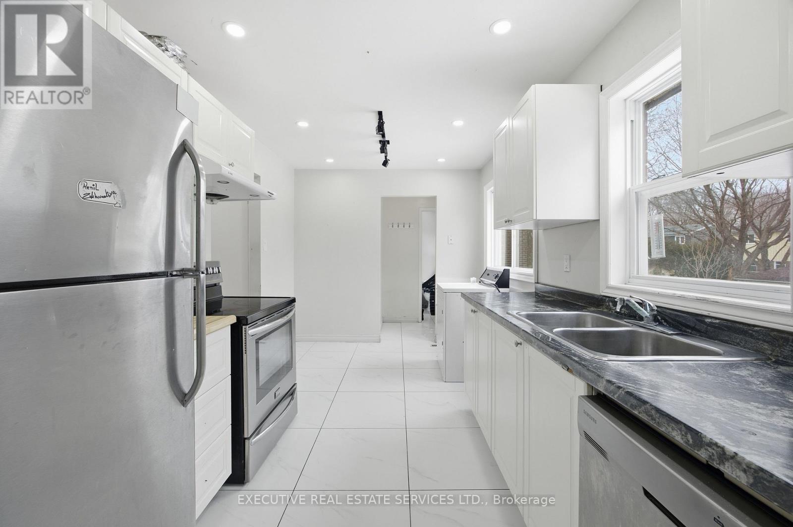 69 Lorraine Crescent, Brampton, Ontario  L6S 2R6 - Photo 14 - W12715856