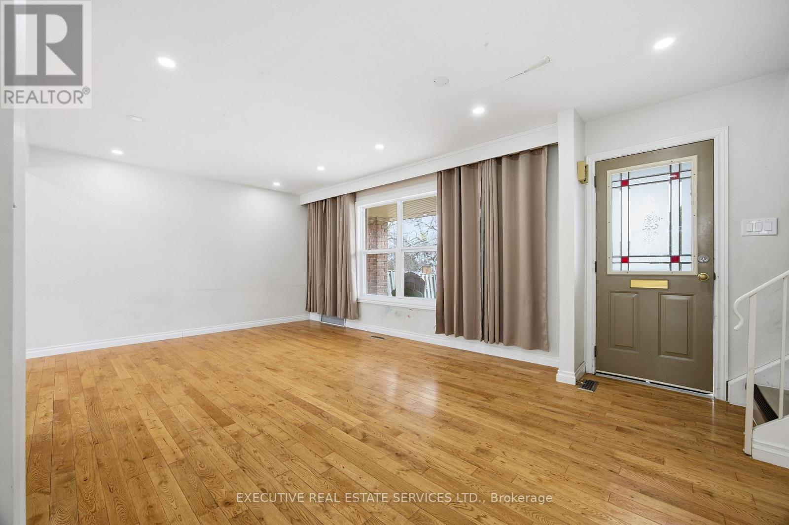 69 Lorraine Crescent, Brampton, Ontario  L6S 2R6 - Photo 8 - W12715856