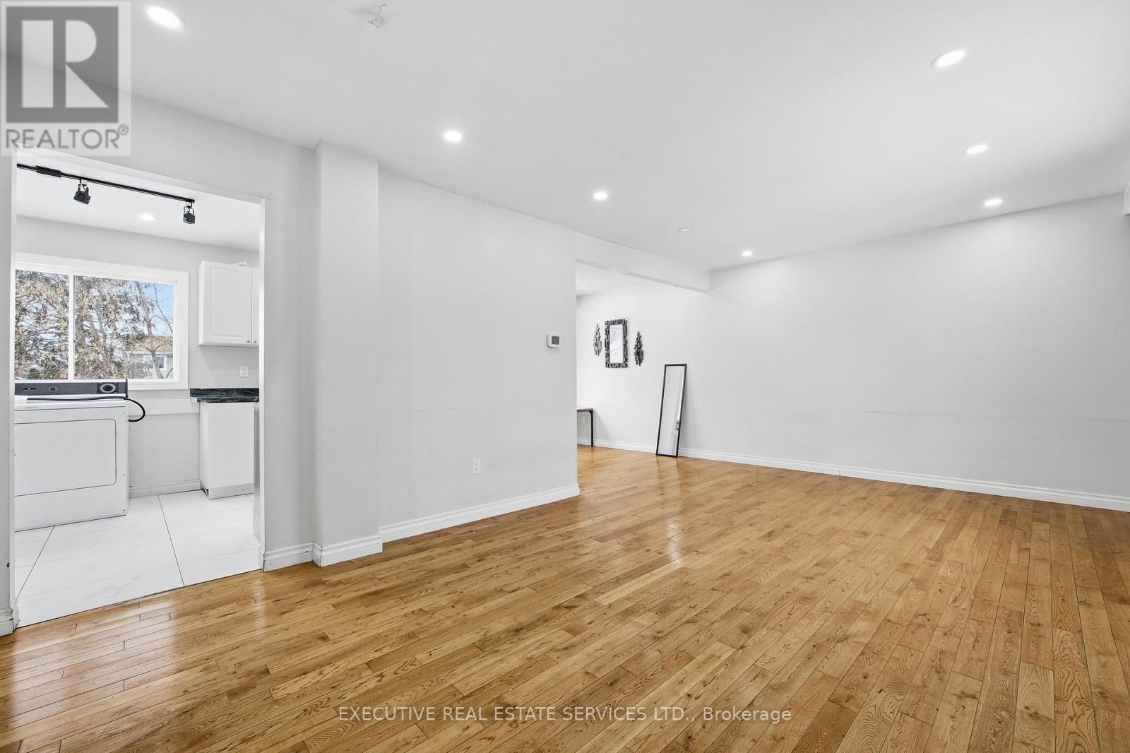 69 Lorraine Crescent, Brampton, Ontario  L6S 2R6 - Photo 9 - W12715856