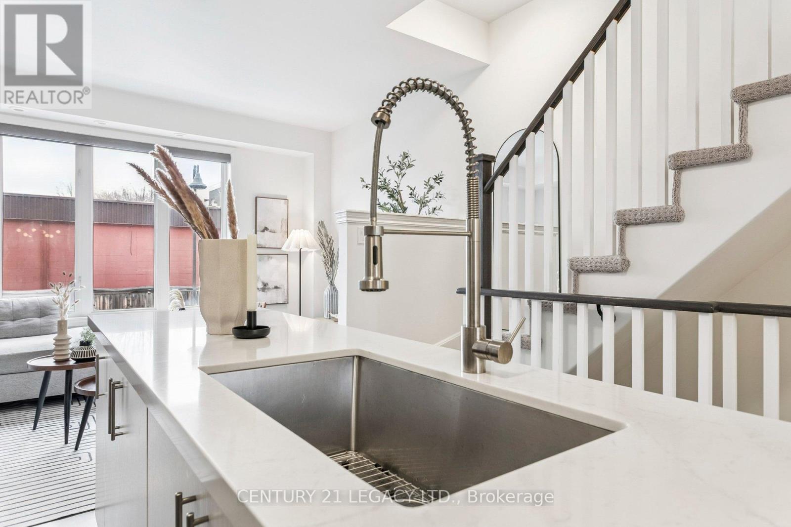 2 - 80 Eastwood Park Gardens, Toronto, Ontario  M8W 0B2 - Photo 9 - W12715858