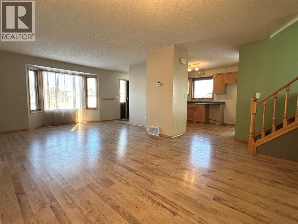 4028 55 Avenue, Whitecourt, Alberta  T7S 1C5 - Photo 4 - A2280617