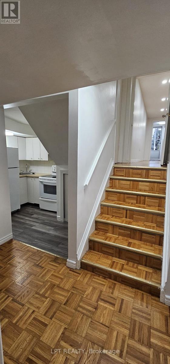 382 Pinemeadow Avenue, Mississauga, Ontario  L5B 2J9 - Photo 6 - W12651474