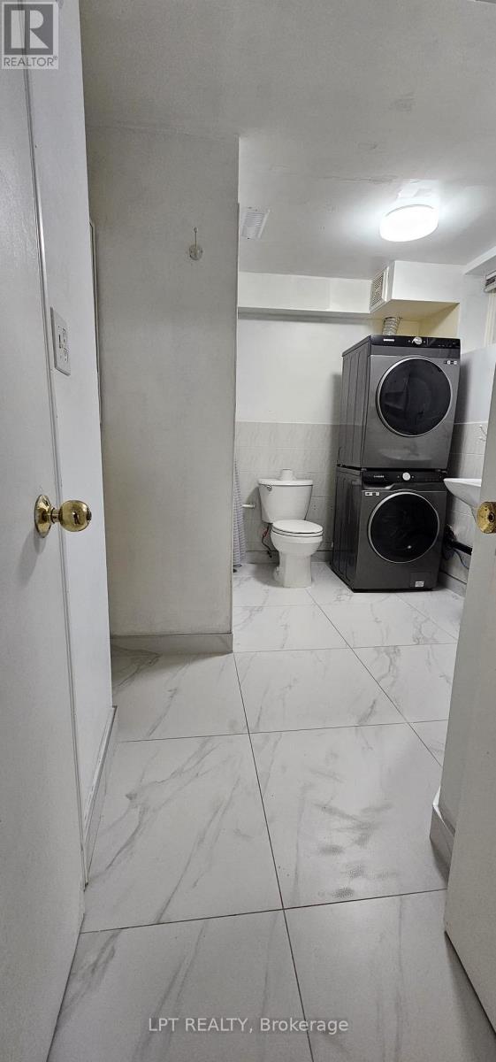 382 Pinemeadow Avenue, Mississauga, Ontario  L5B 2J9 - Photo 15 - W12651474