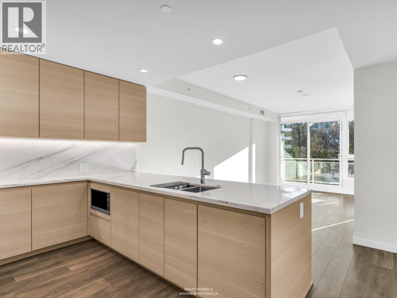 606 305 Morrissey Road, Port Moody, British Columbia  V3H 0M3 - Photo 2 - R3081360